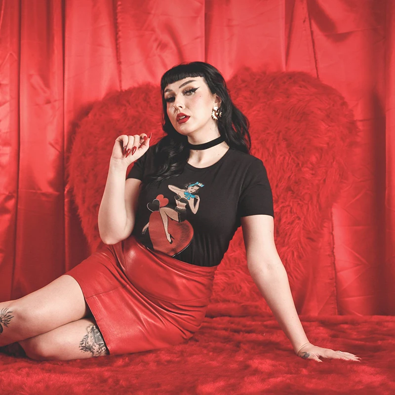 Женская Винтажная футболка с красным сердцем черная хлопковая в стиле ретро