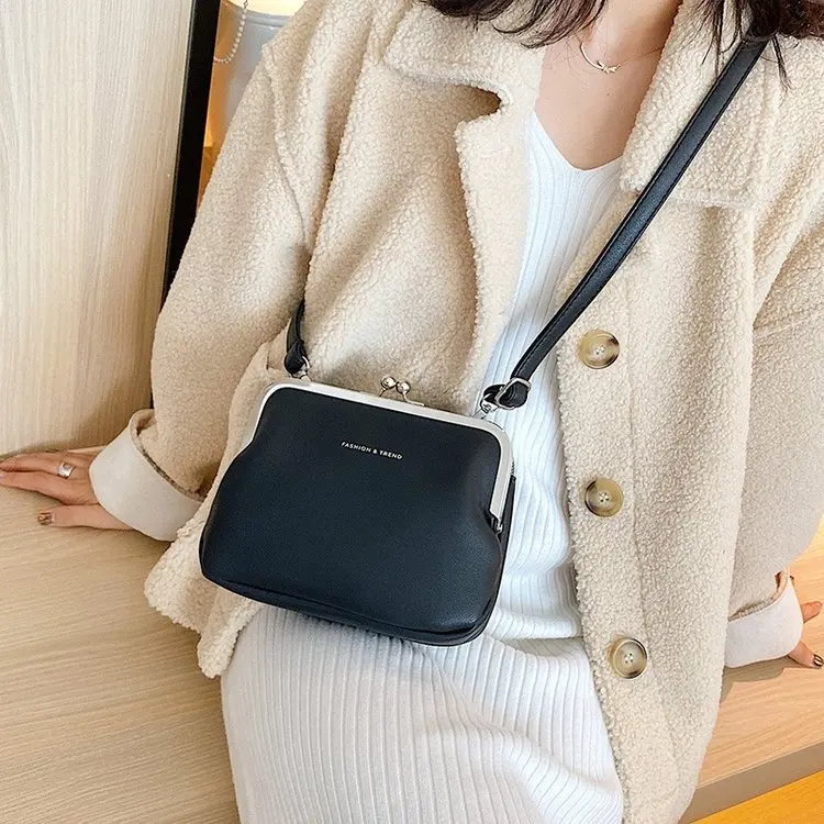 

Summer new style crossbody simple fashion western style solid color women's bag Korean version clip mouth small square bag
