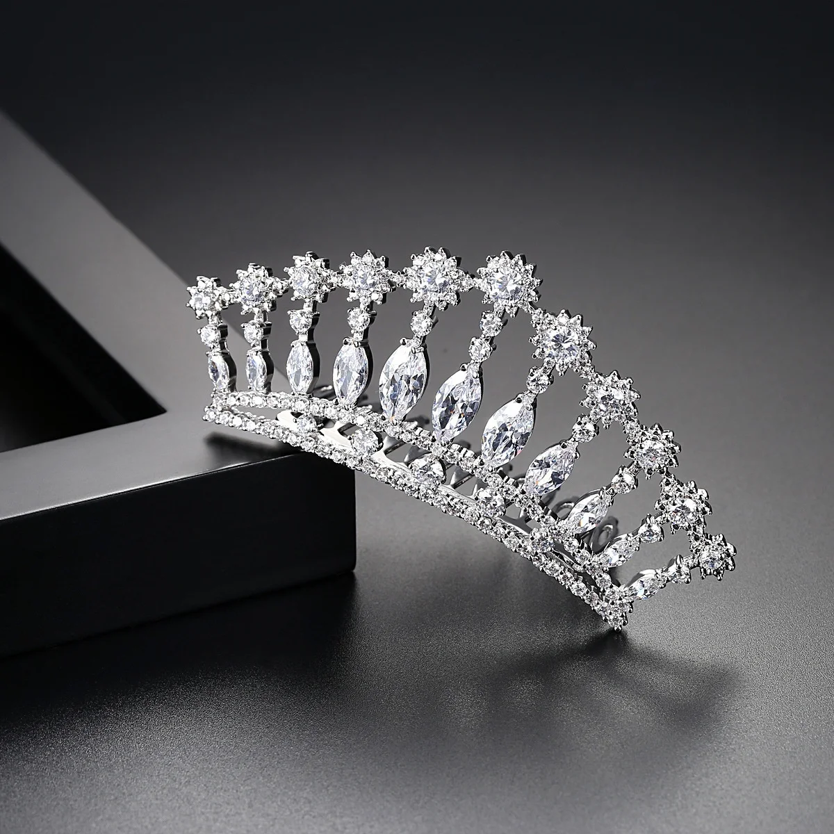

Korean Fashion AAA Zircon Crown Women's Hair Accessories Factory Wholesale Gift Barrettes