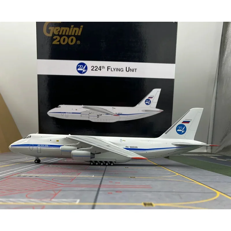 Фото Коллекционная декоративная модель самолета Geminijets AN-124-100 (RA-82035) ВВС России, масштаб 1:200, из литого сплава №4