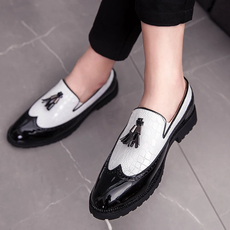 Men's Patent Leather flats Men's Business Pointed Shoes Fashion Casual Flats Men's Tassel Large Size Leather Shoes Size 38-47
