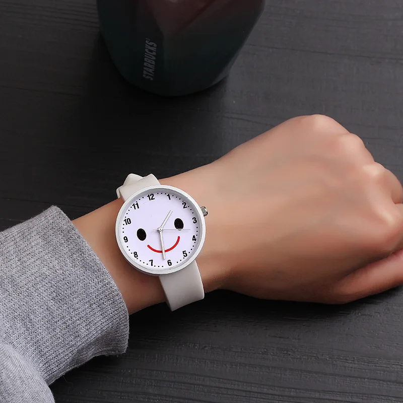 

Fashion Round Quartz Smile Pattern Dial Casual Wrist Watches Rubber Strap Fashionable Clock for Waterproof Wristwatch for Women