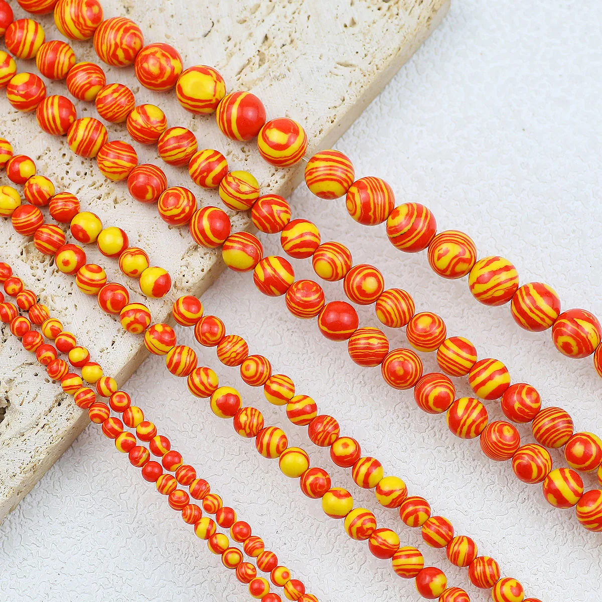 Круглые желто-оранжевые полосатые синтетические малахитовые свободные бусины