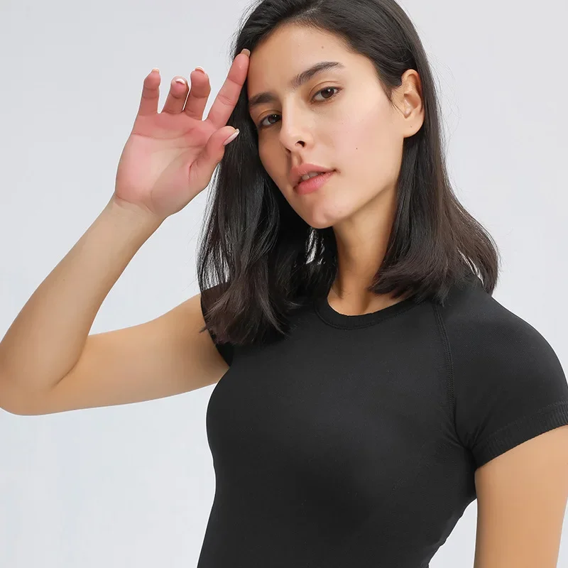 Майка женская спортивная бесшовная с коротким рукавом для занятий йогой