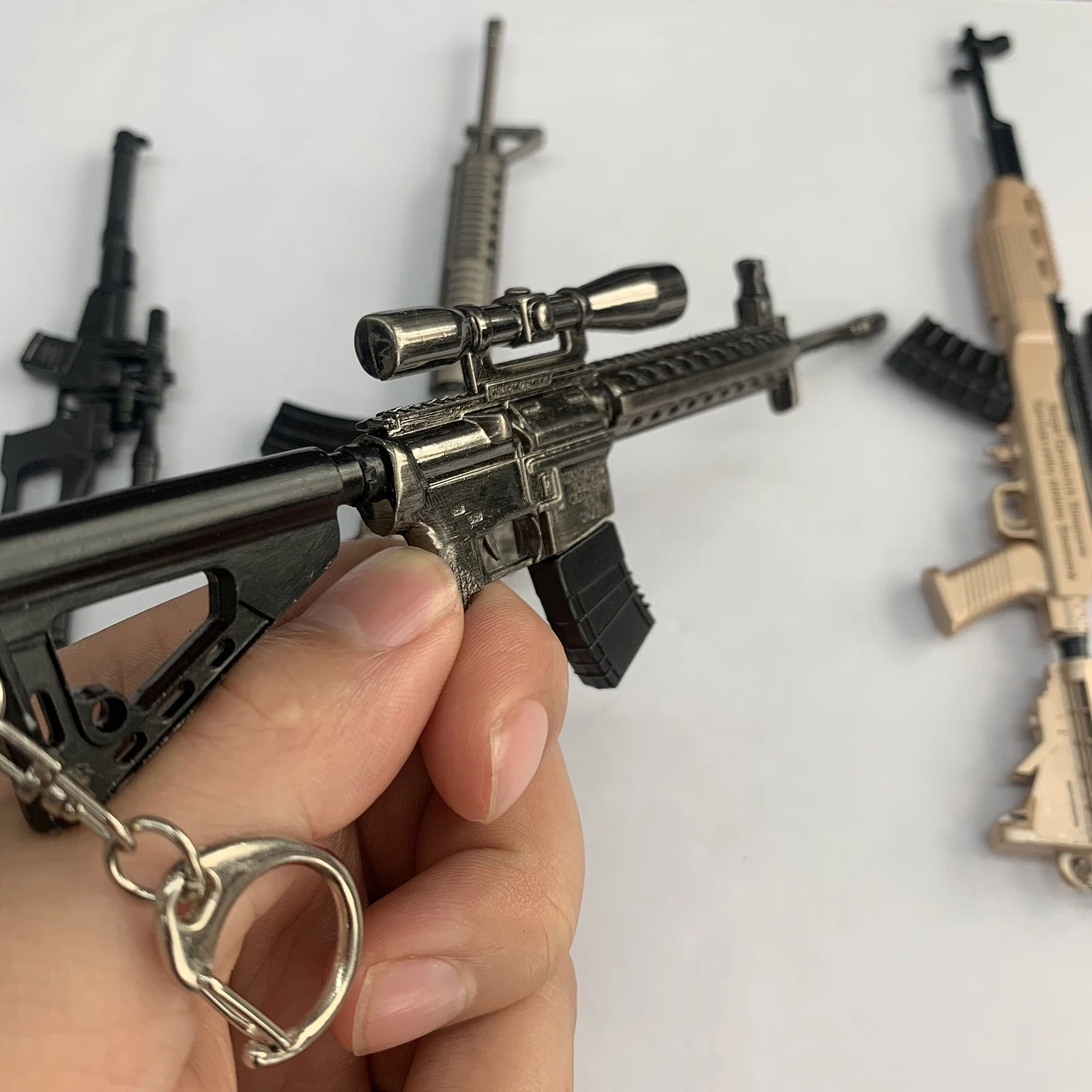 

Mini Novelty Fashion Cool M416 M4A1 Guns Keychain Trinket Rifle Sniper Keychain Keyrings Punk Jewelry Souvenirs Gift Men