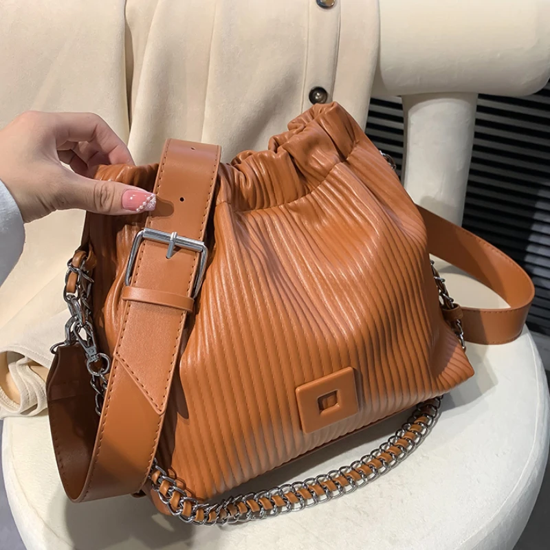 

2022 знаменитые брендовые сумки-ведра, дизайнерская сумка на цепочке, плиссированная сумка на плечо для женщин, клатчи, кошельки, сумка через плечо, длинный ремень