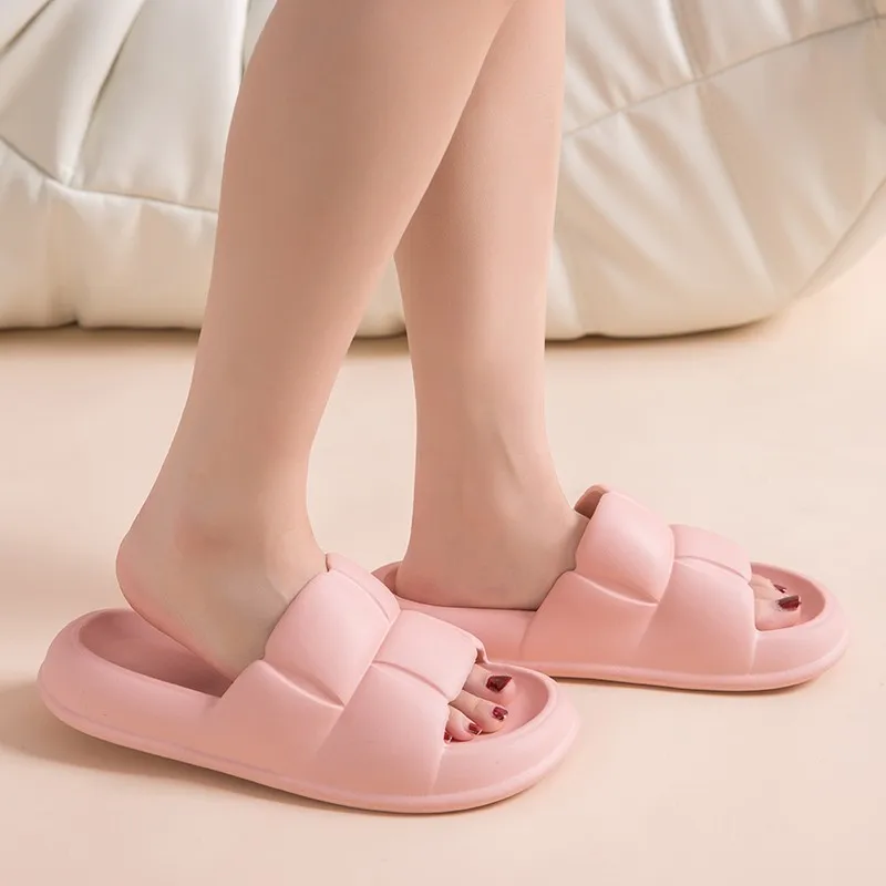 Women's Slippers Fashion Summer Non-Slip Slippers Sandals Beach Thick Sole Bathroom Slippers Thick Sole Men's Ladies Indoor