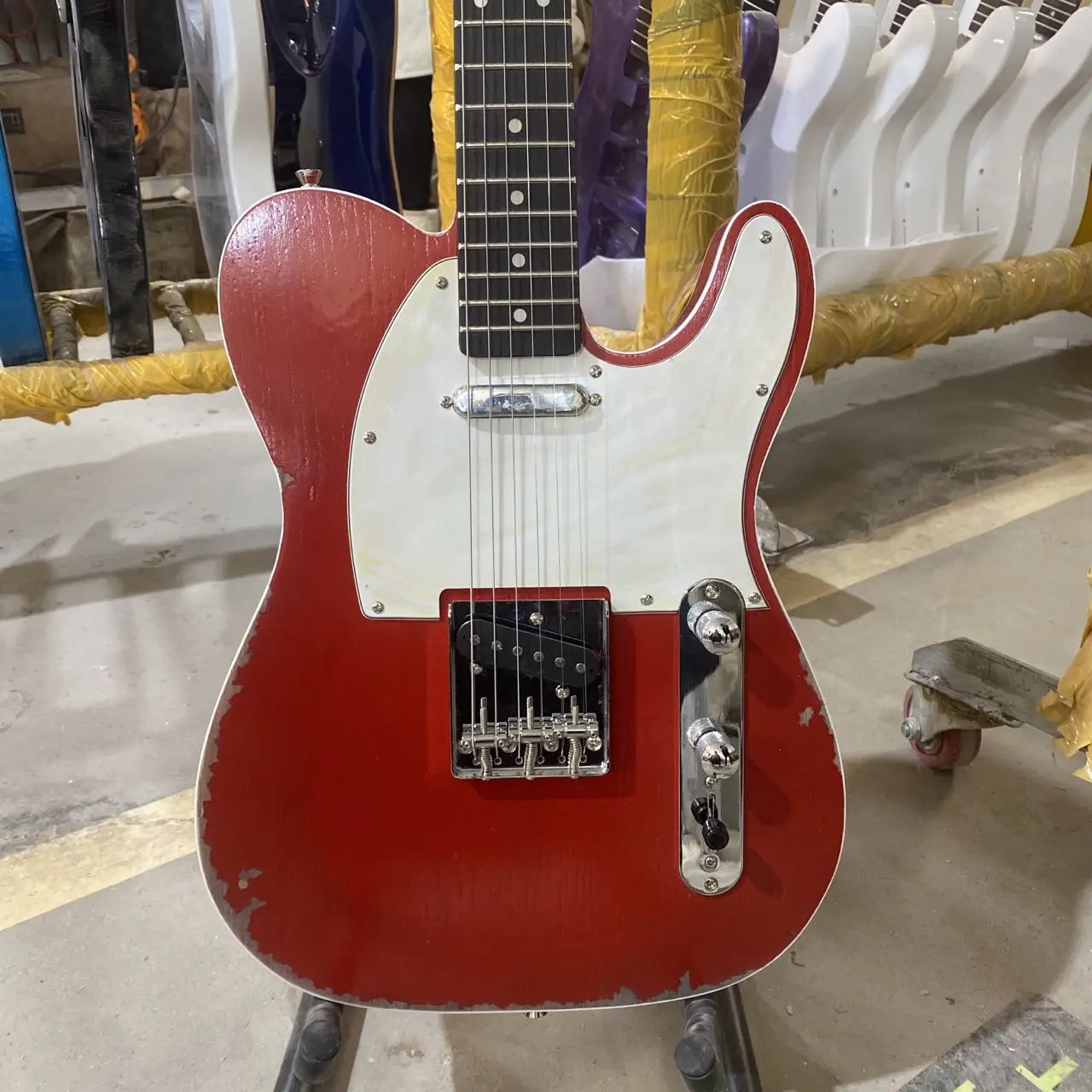 

Light Relic Tele Electric Guitar Candy Apple Red Color Double Bingding Ash Body Rosewood Fingerboard Free Shipping