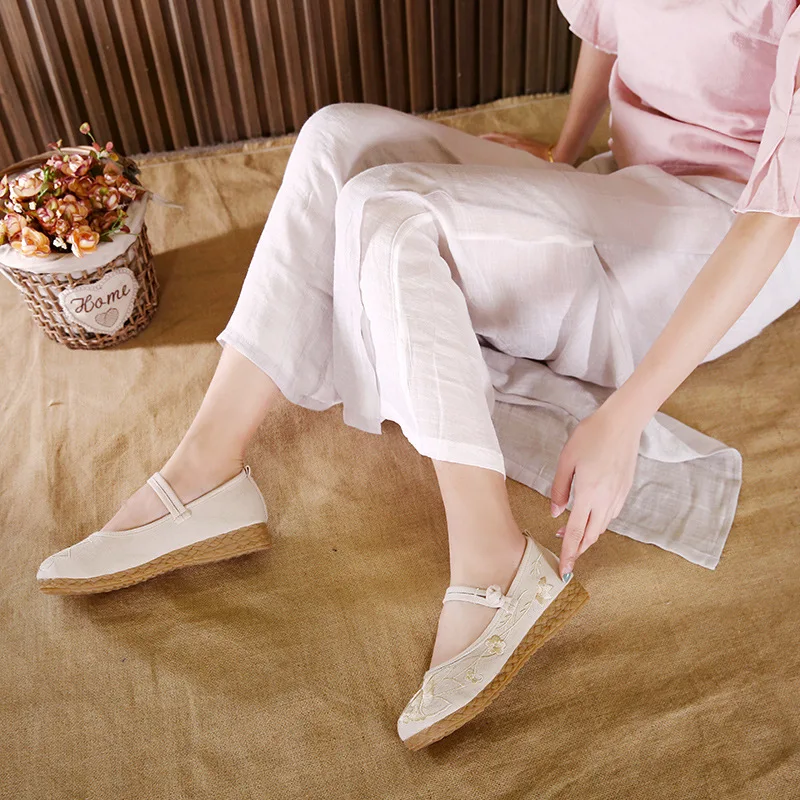 Spring Autumn Women Shoes Ancient Embroidered Breathable Comfortable Ladies Footwear Ethnic Style Cloth Female Shoes Outside New