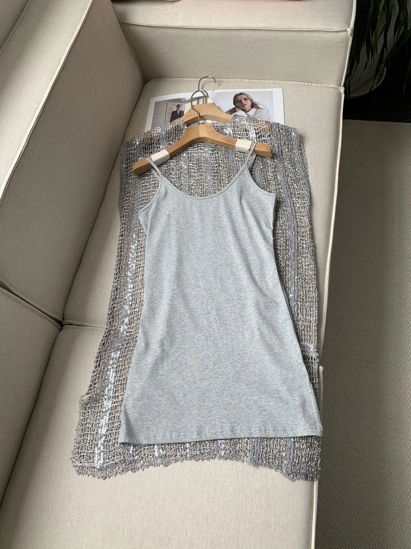 Женское платье из двух частей ажурное с блестками весна-осень 2024