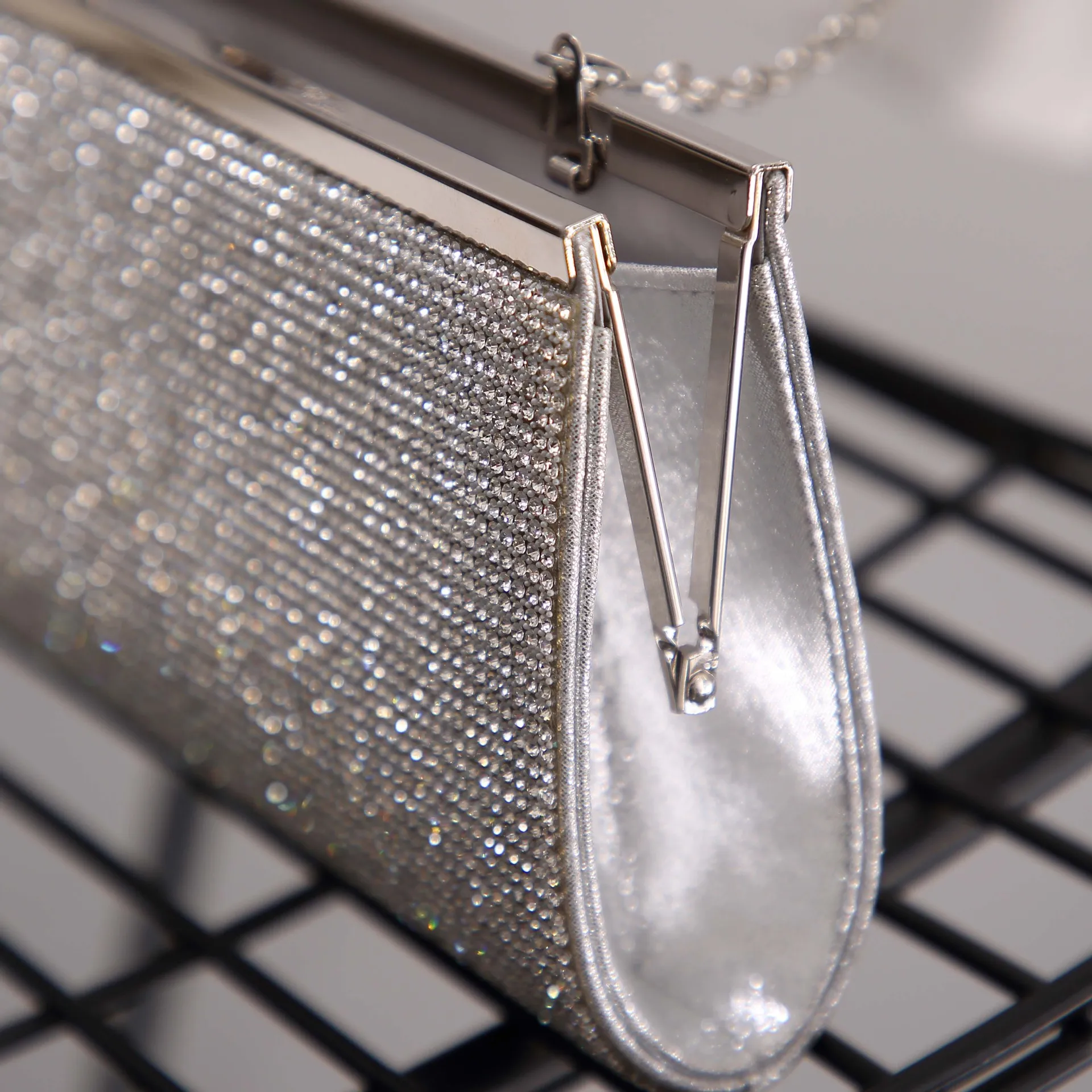ROENICK Women Diamond Beaded Evening Bags Banquet Chain Shoulder Messenger Wallet Silver Party Cocktail Wedding Mini Minaudiere