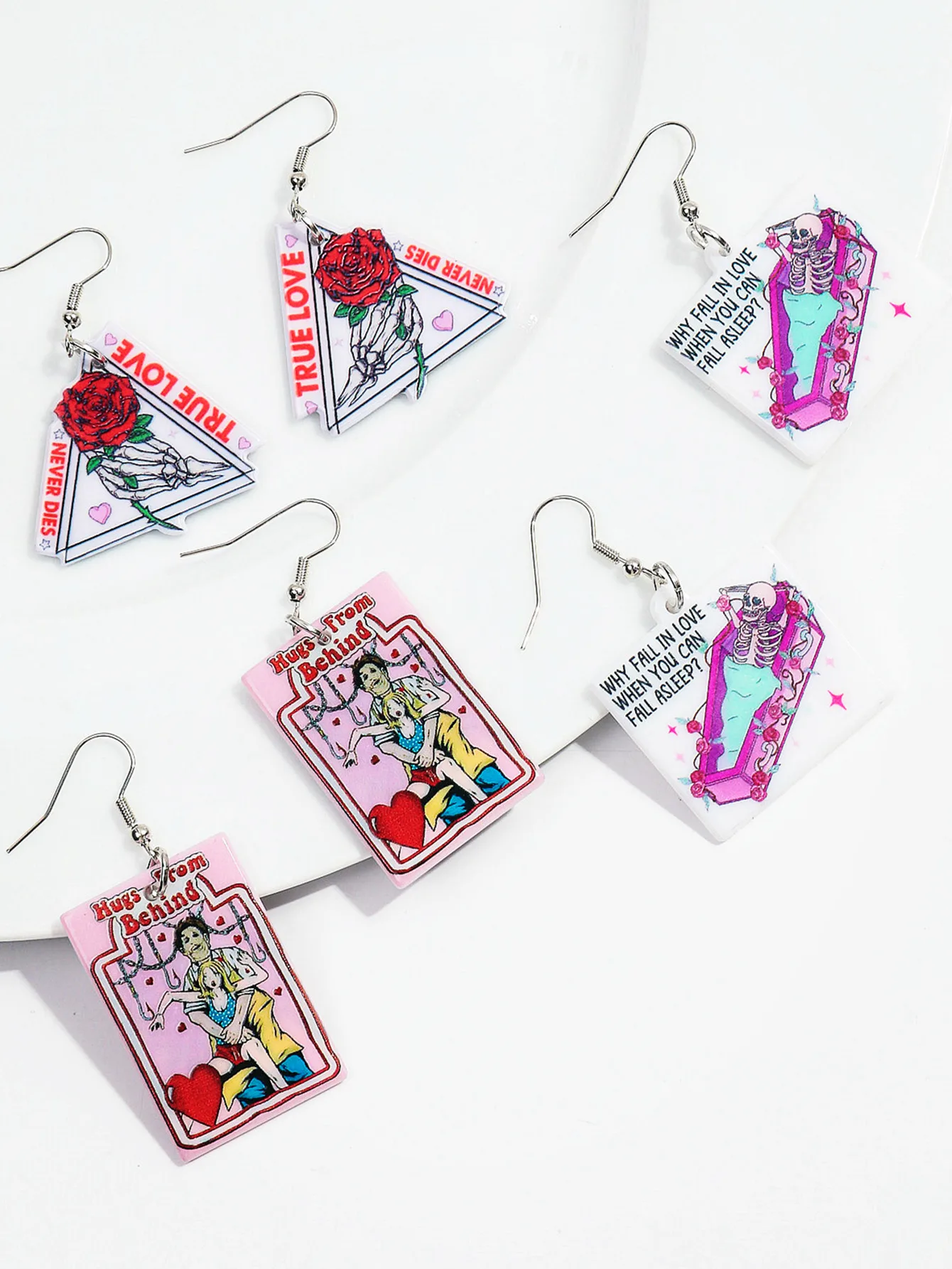 Женские акриловые серьги в виде гроба черепа