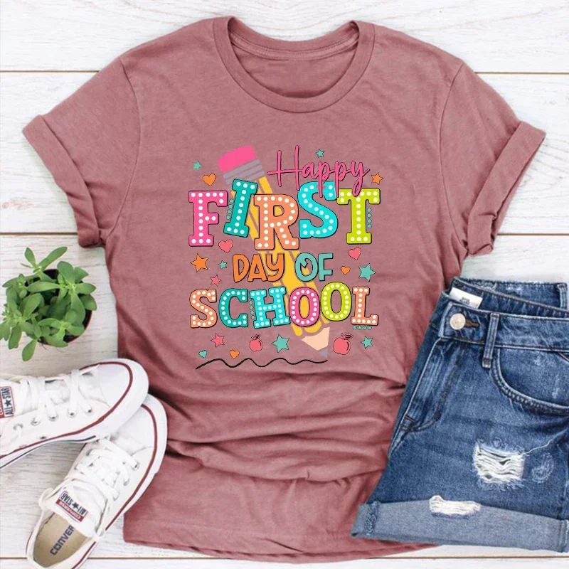 Футболка с надписью Happy First Day of School 2024