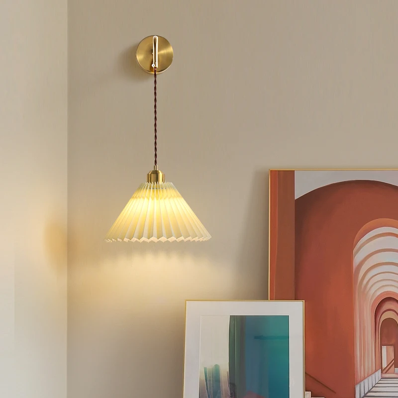 

Настенный светильник в винтажном скандинавском стиле, креативная прикроватная лампа для спальни, простой современный плиссированный тканевый светильник в японском стиле ваби Саби