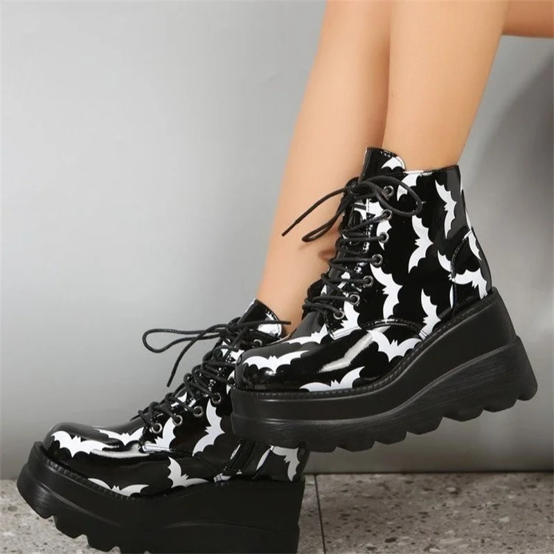 New Design Platform Gothic Ankle Booties Women Lace Up Bat Motorcycle Boots Casual Autumn Winter Halloween Shoes