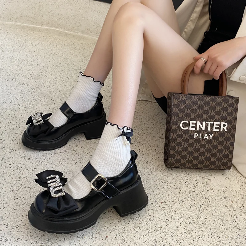 

Женские туфли-оксфорды из лакированной кожи, с круглым носком