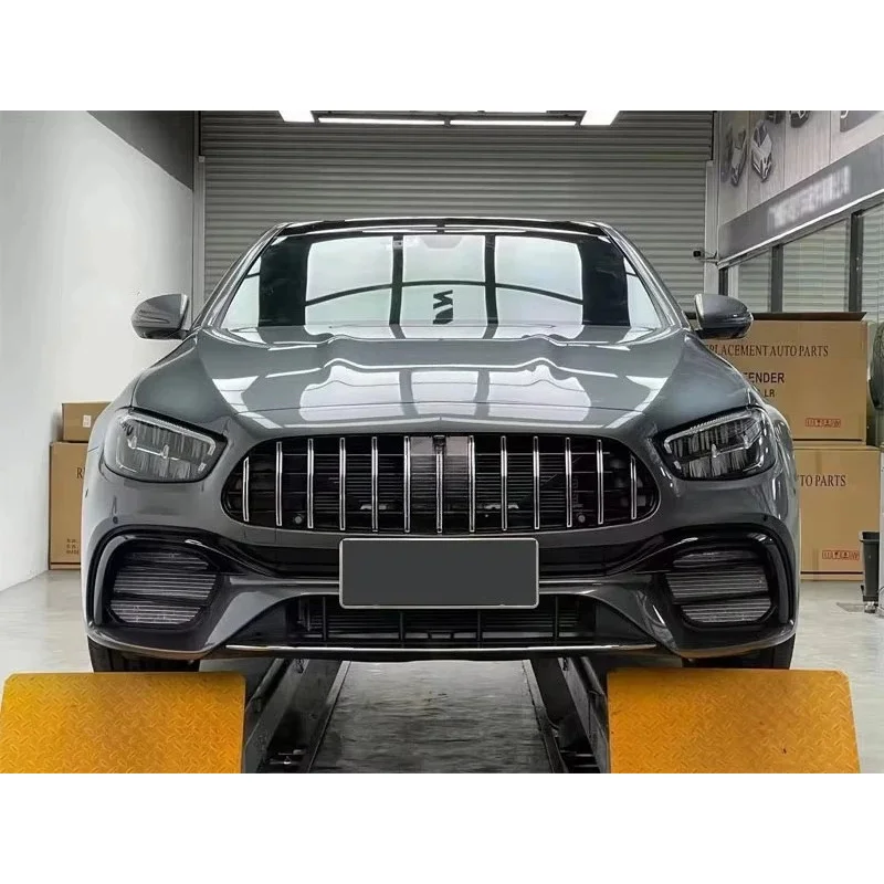 Фото Автомобильный бампер для E-класса W213 2021-2023 года, обновленный комплект кузова E63S, боковая юбка, задний диффузор с наконечниками, решетка №2