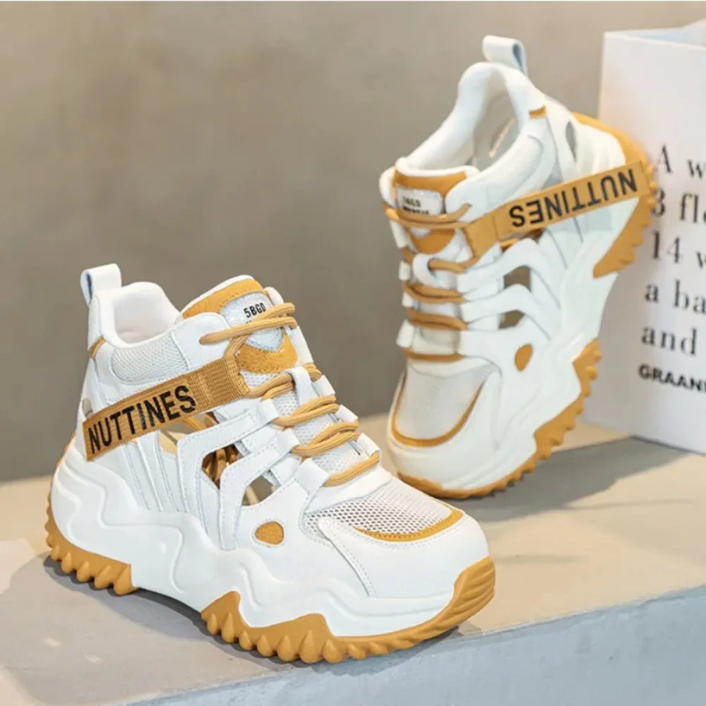 Женские летние дышащие кроссовки Белые Повседневные с вырезами новинка 2024