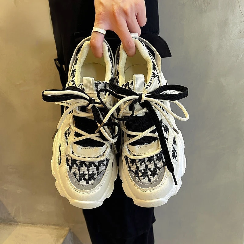 

Lisapie 2022 New Chunky Sneakers Woman Breathable Running Shoes lacing Platform Ladies Casual Flats Fashion All-match Dad Shoes