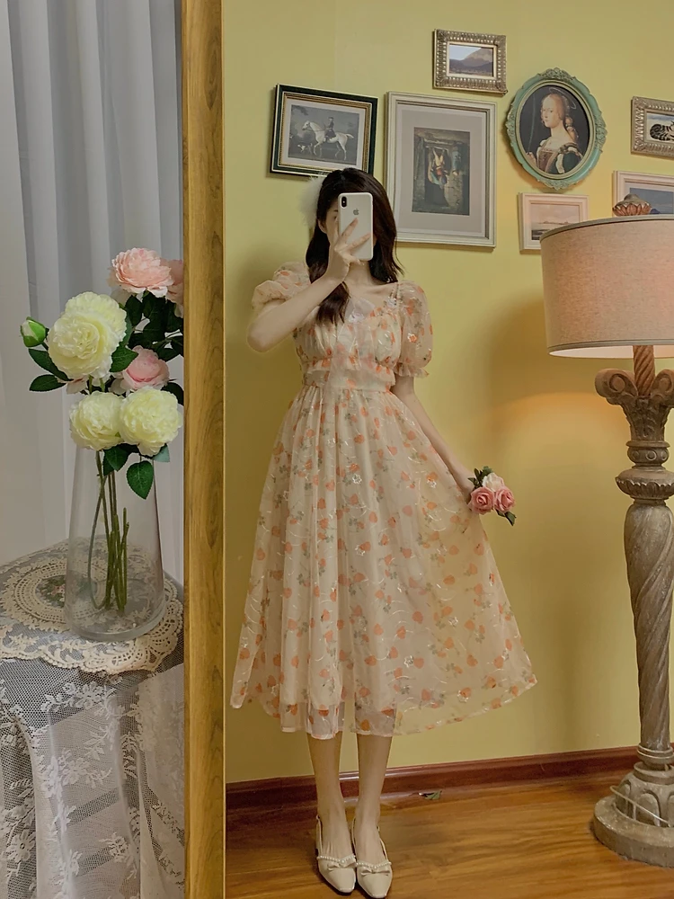 

2022 New Summer Tea Break French Fried Street Dress Women's Sweet Gentle Floral Retro First Love Chic Stunning Dress Mid-Calf