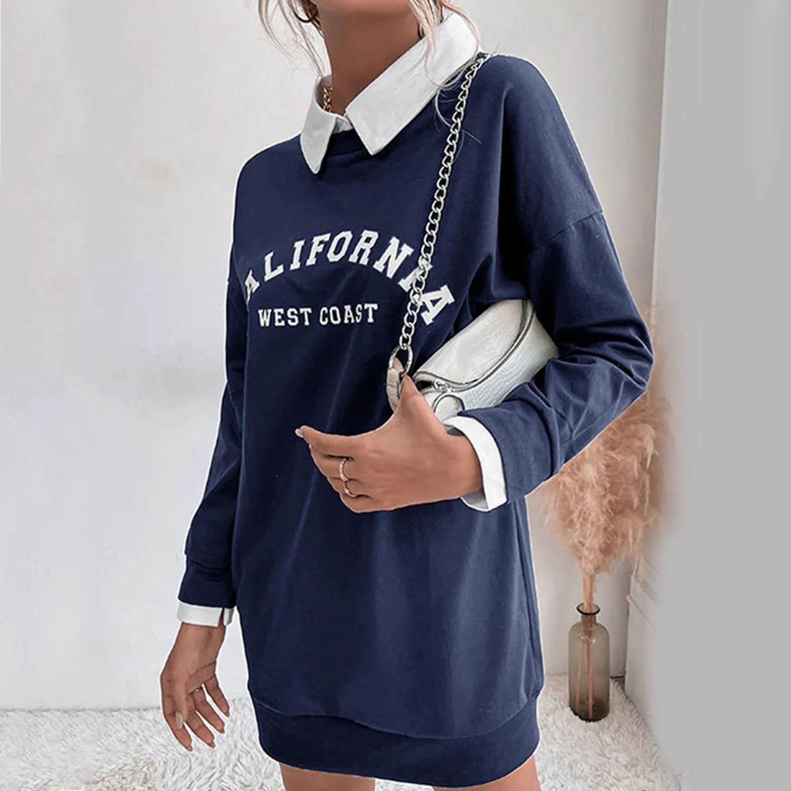 

Женское платье-свитер с отложным воротником и длинным рукавом