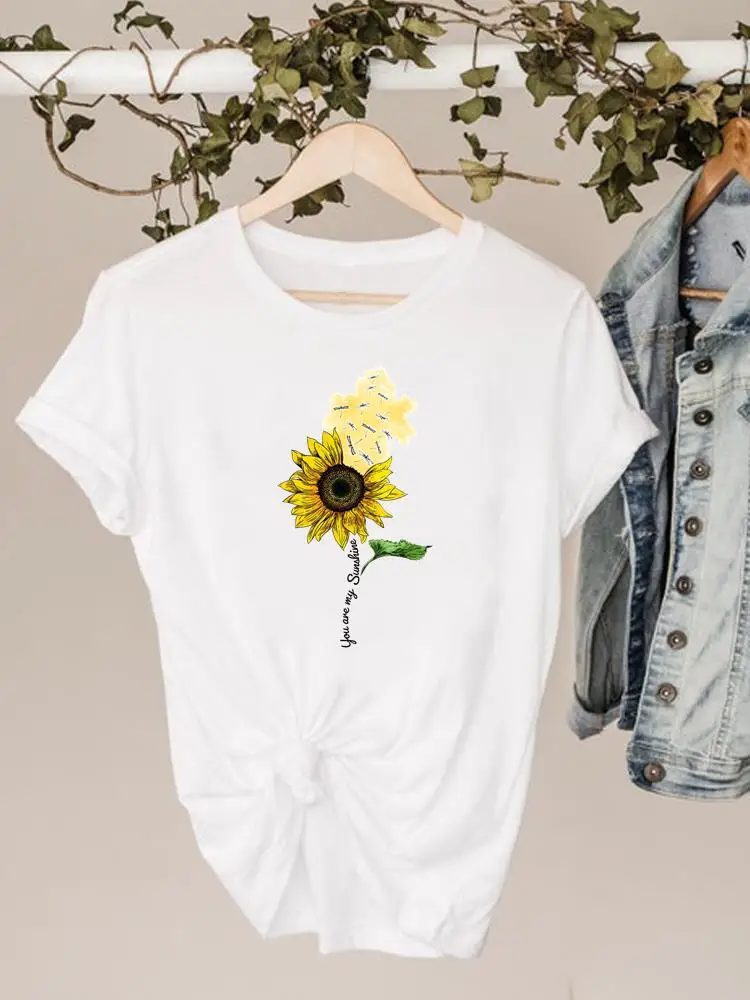 

Женская летняя футболка с рисунком стрекозы и цветов