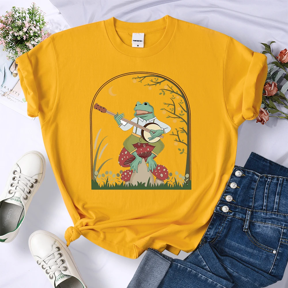 Cottagecore Эстетическая лягушка играющая банджо на грибе Милая винтажная женская