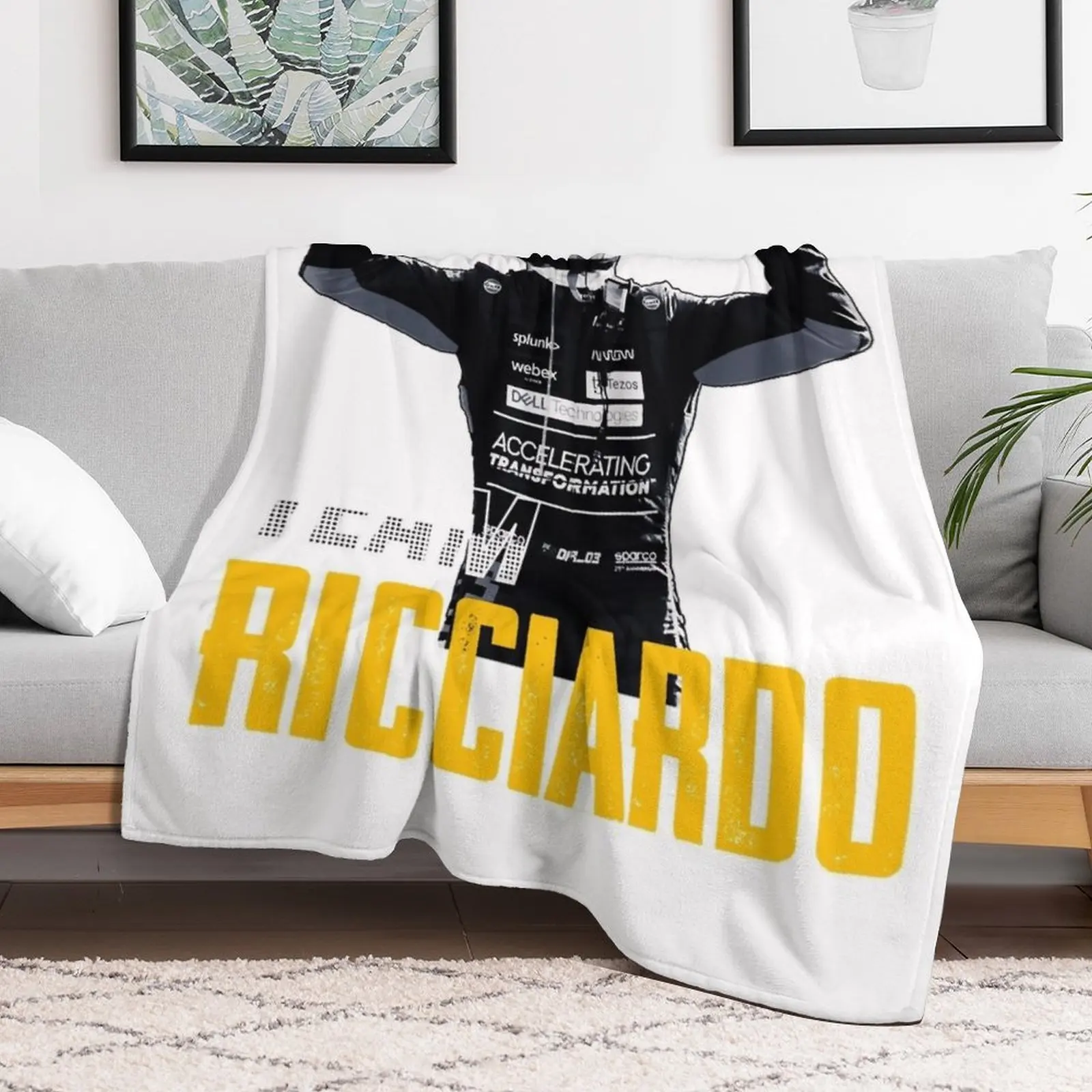 Фото Плед Ricciardo Helmet Classic, пушистый, модный, с аниме-принтом, роскошный, для диванов, из фланелевой ткани. №5