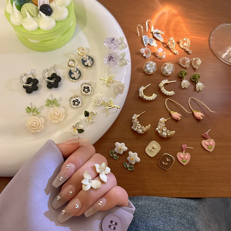 

Серьги-гвоздики в виде цветка для женщин, простые винтажные Элегантные украшения в виде французского венка, роскошные дизайнерские ювелирные украшения