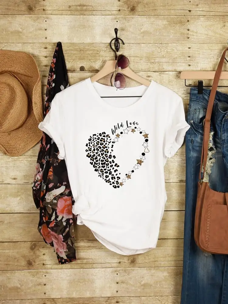 

Женская футболка с мультяшным принтом, летняя повседневная футболка с леопардовым принтом в виде сердца