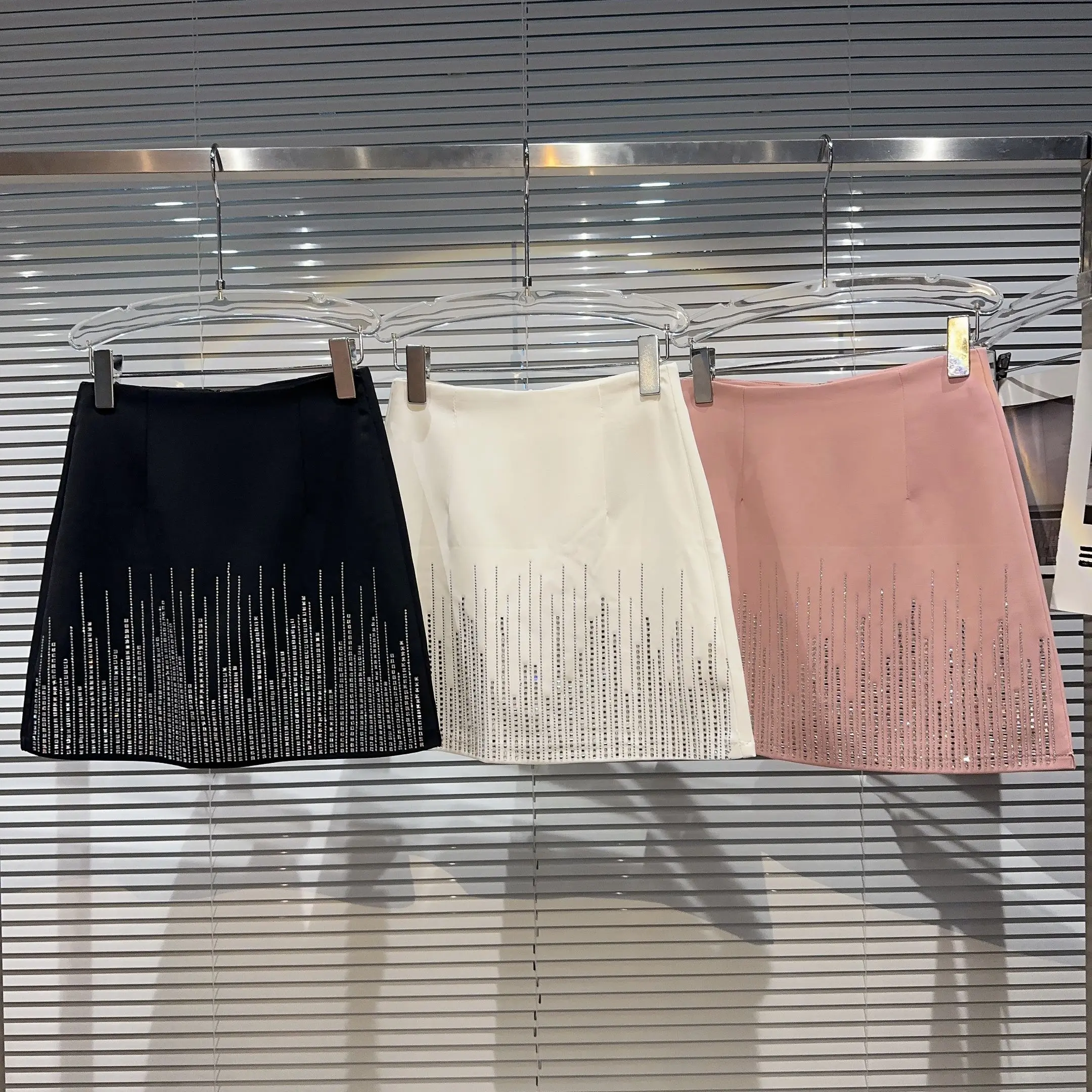 

2023 Summer New Square Gradient Rhinestone Mini Skirts for Women Heavy Industry Package Hip Skirt Solid Color Sexy Woman Skirt