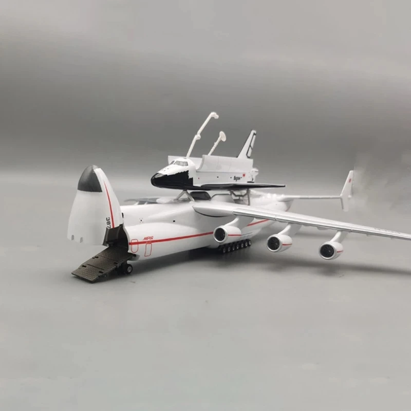 

Модель самолета Ан-225 из резины 1/200