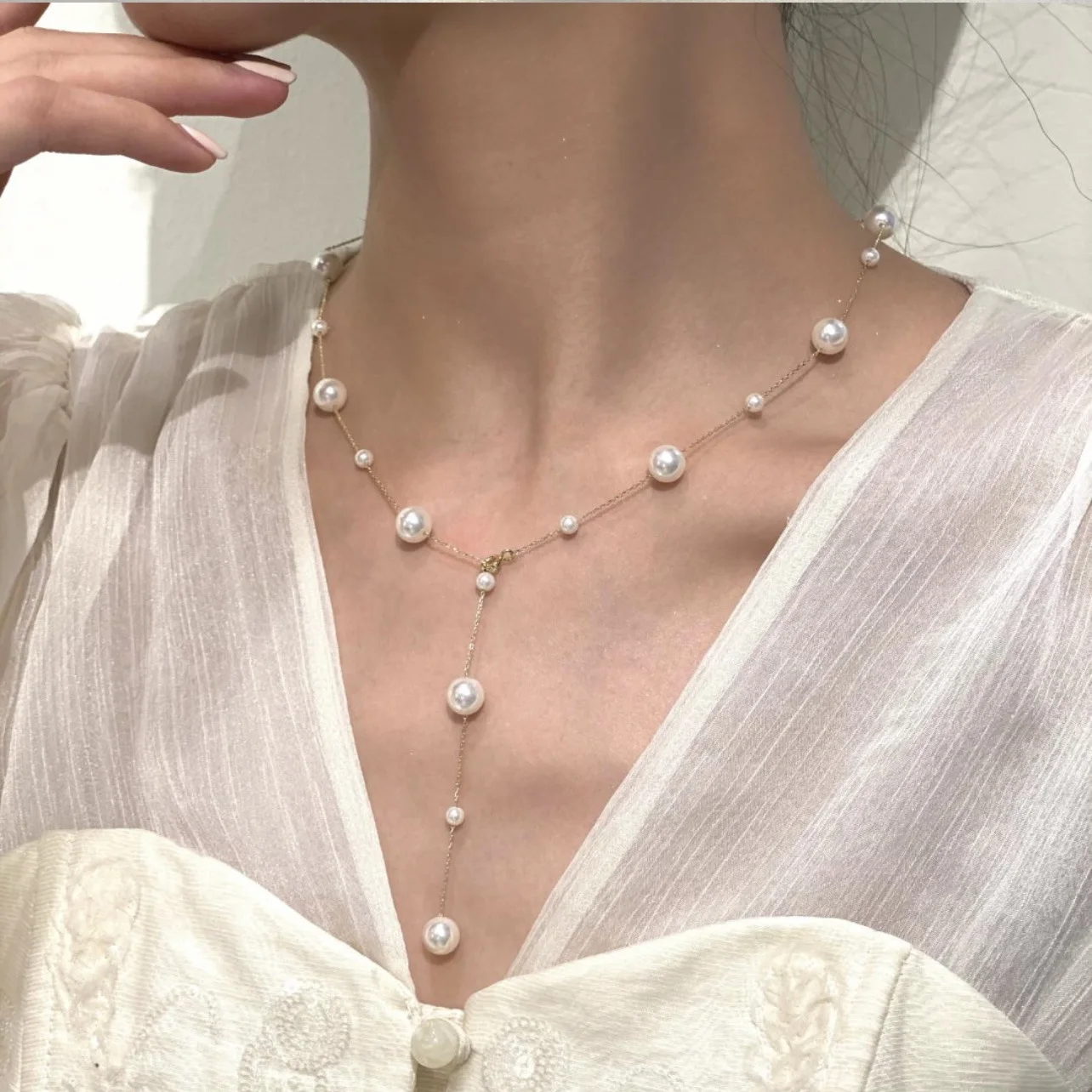 Pearl necklace clavicle chain ladies temperament can be used as bracelets with small fresh and sweet fairy ornaments.