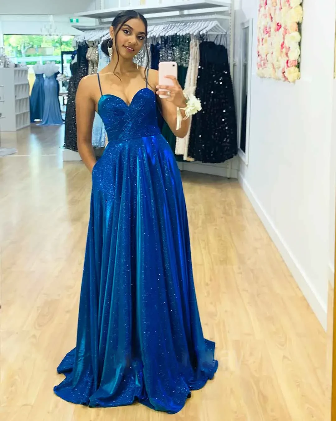 Женское атласное платье до пола красное блестящее вечернее для выпускного