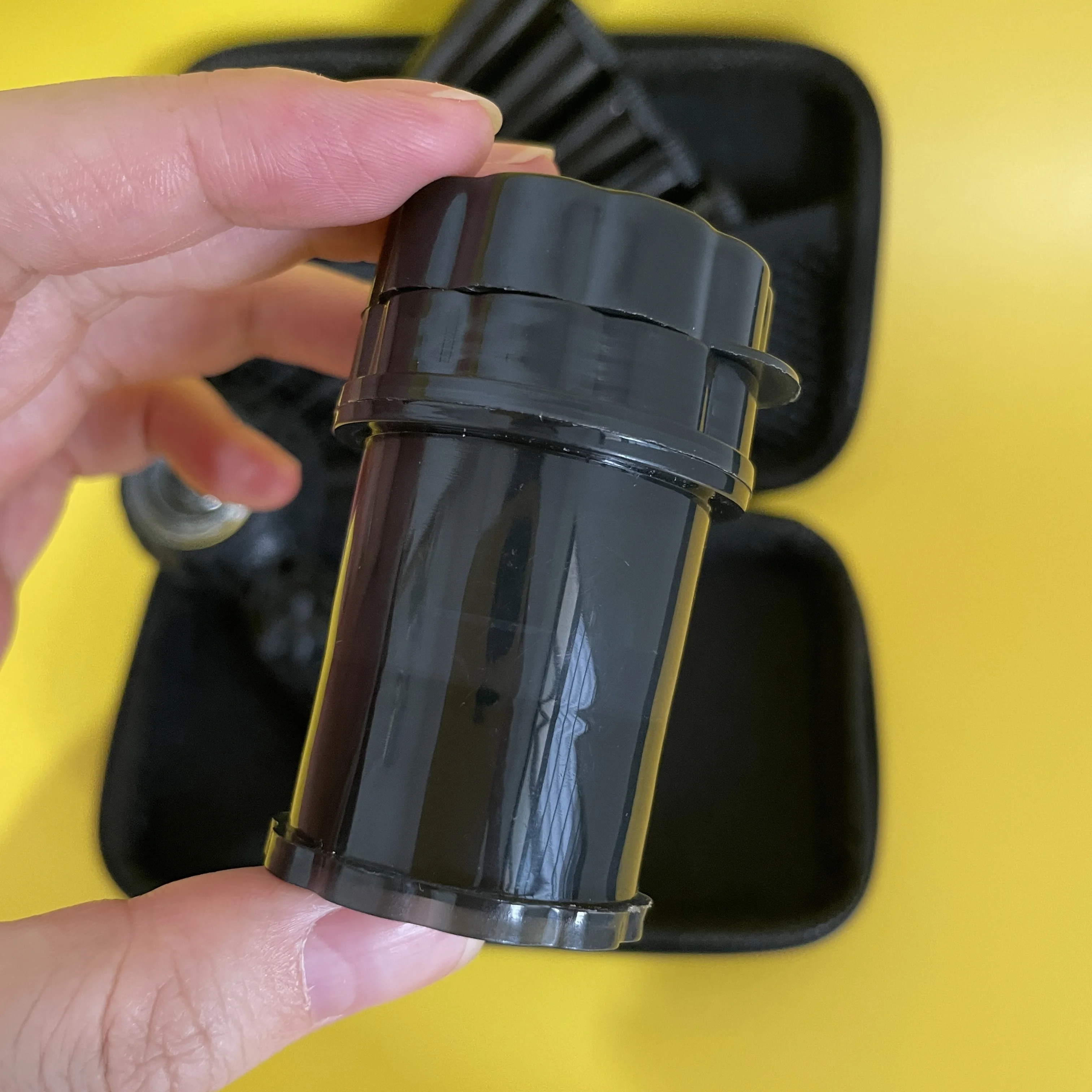 

Film Canister PLASTIC Crusher4-part Grinder with Kief Catcher