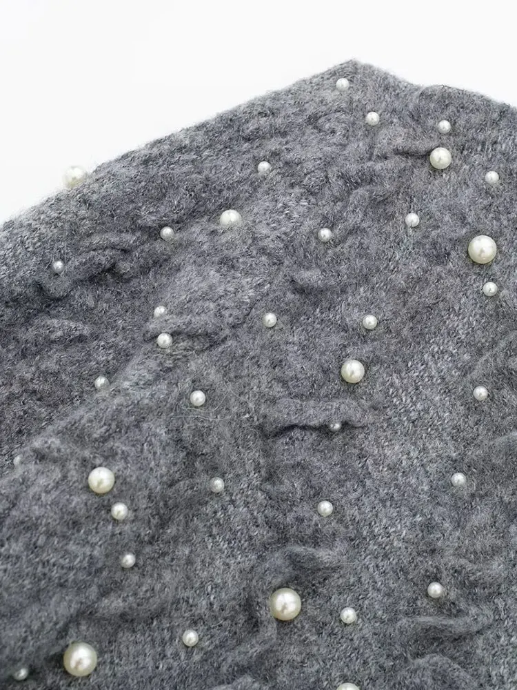 Женский вязаный свитер с искусственным жемчугом длинным рукавом