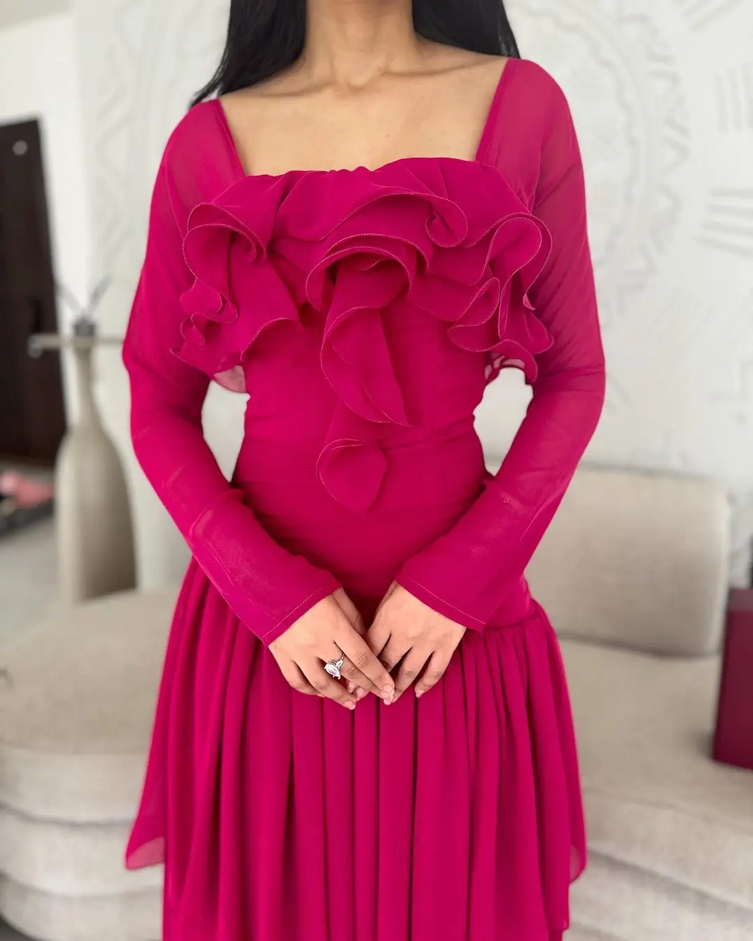 Розовое ТРАПЕЦИЕВИДНОЕ ПЛАТЬЕ Scoggins Rost с квадратным вырезом длинными рукавами и