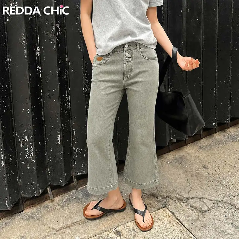 Фото Модные женские укороченные джинсовые шорты REDDACHiC в стиле ретро, корейские, с двумя пуговицами, с эффектом потертости, с высокой талией, джинсовые шорты-бермуды, повседневные, в стиле Y2K, уличная мода №1