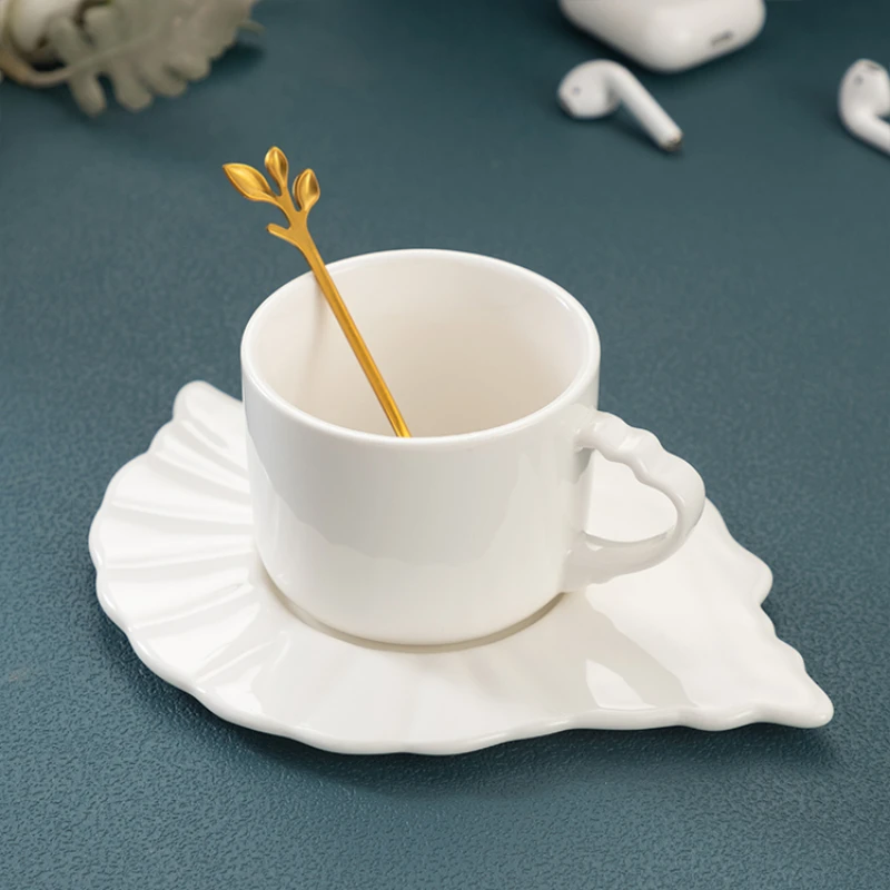 

Креативная кофейная чашка с листьями в скандинавском стиле, набор блюдец с золотой окантовкой, маленькие симпатичные керамические чашки и блюдца белого, оранжевого, зеленого, синего цветов, прекрасный подарок