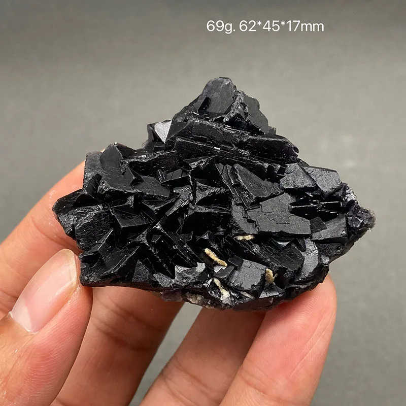 100% натуральный пакистанский черный флюорит (флуоресцентный красный) минеральный