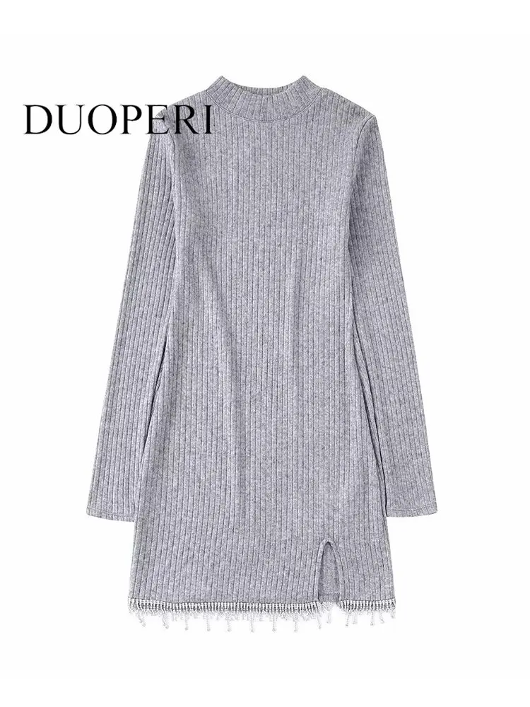 

Женское трикотажное мини-платье с бисером, круглым вырезом и длинным рукавом