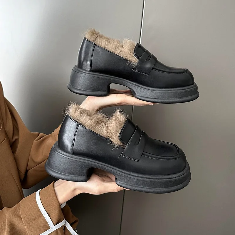 

Повседневные женские туфли в британском стиле, закрытые Сабо, лоферы на платформе, женская обувь с мехом, оксфорды с круглым носком, новинка ...