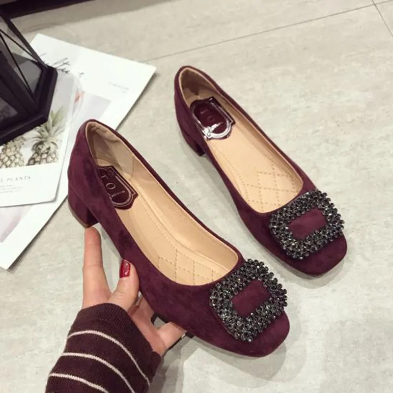 

Женские туфли-лодочки на низком каблуке 3 см, Размеры 35-42