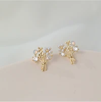 2022 new arrival stud earrings fashion metal women korean holding flower earrings light luxury elegant cute female jewelry