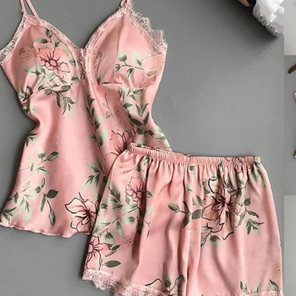 

Розовый пижамный комплект на тонких бретелях, верх и шорты, осенняя Женская одежда для сна, пижамный комплект, Женская домашняя одежда