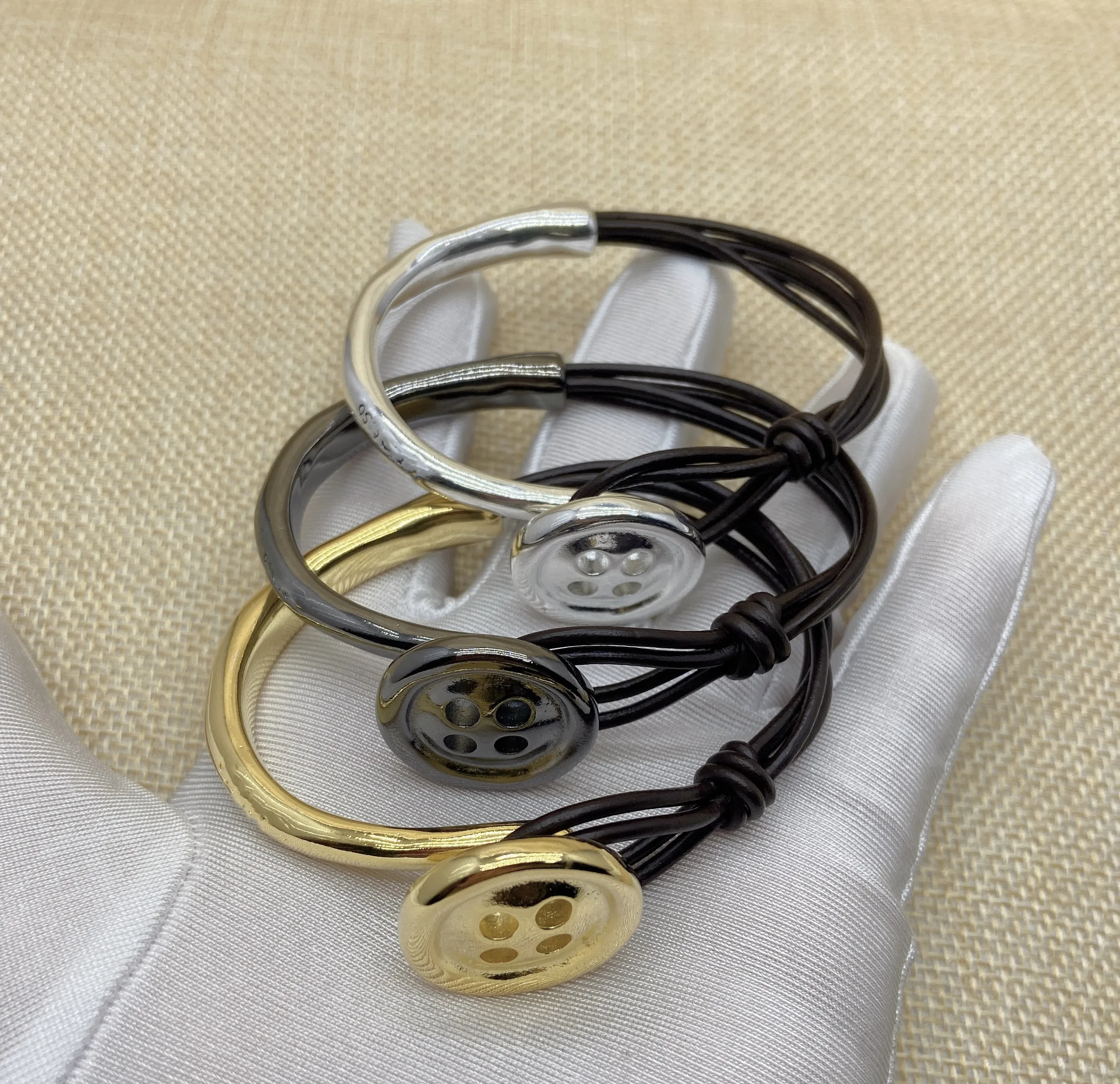 

2022 нишевые модные товары, кнопка ручной работы UNO, кожаный веревочный браслет в европейском и американском стиле INS, посеребренный человек