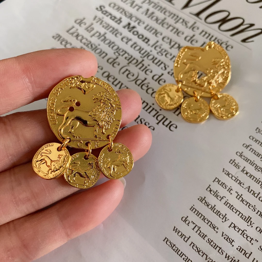 

Серьги-гвоздики в стиле ретро с натуральным пресноводным жемчугом