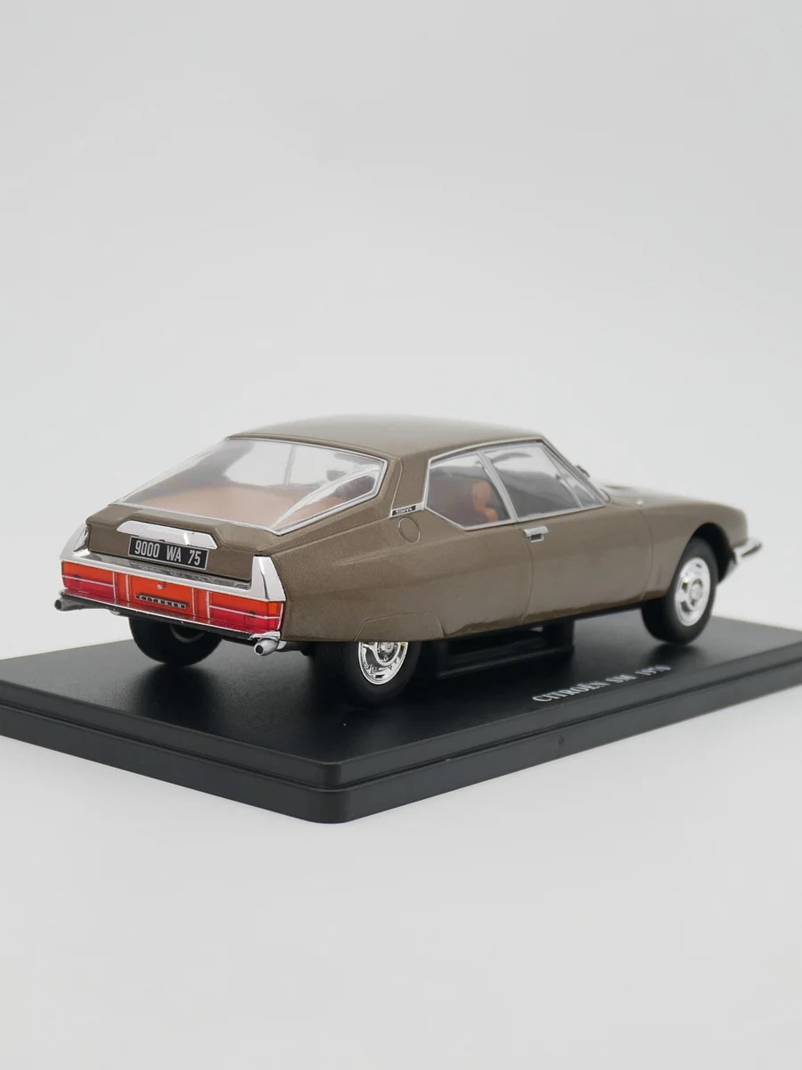 Фото Модель автомобиля из металла под давлением IXO 1: 9 Hachette Citroen SM 1970 №4