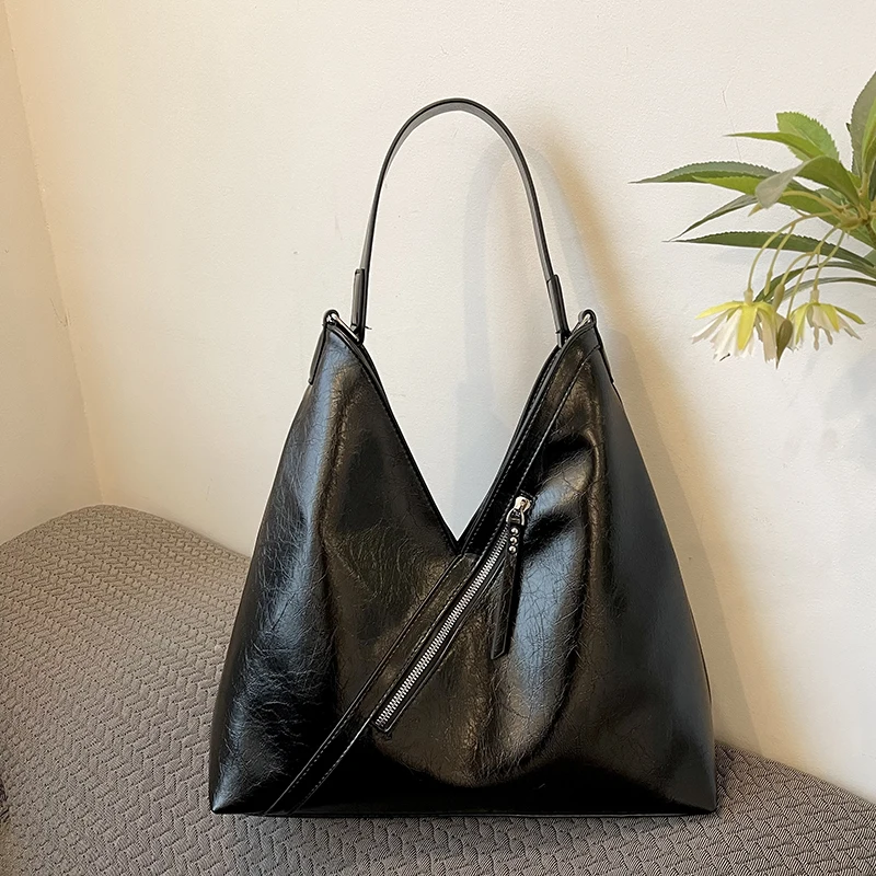 

Autumn Trend Soft Pu Leather Shoulder Bag for Women Designer Large Capacity Shopping Tote Lady Armpit Bag Purse Sac A Main 2023