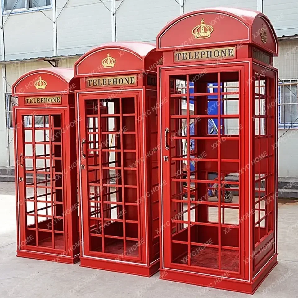 Ретро телефонная будка розового цвета